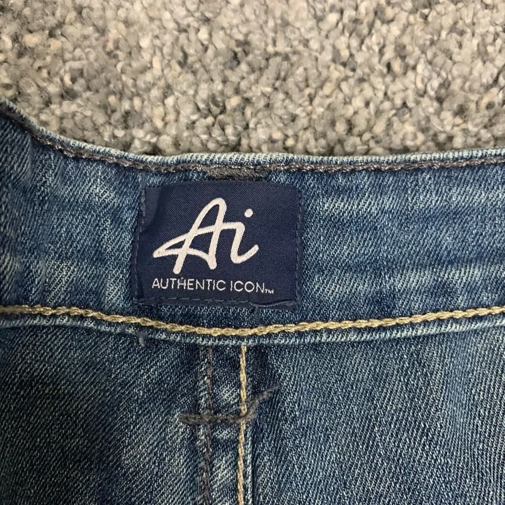 Authentic Icon star pocket cut off shorts. 34 - Picture 4 of 5